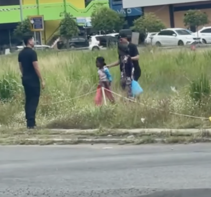 Pengemis Ketuk Cermin Kereta Ditahan Di Tawau, Netizen Puji Tindakan Tegas PDRM